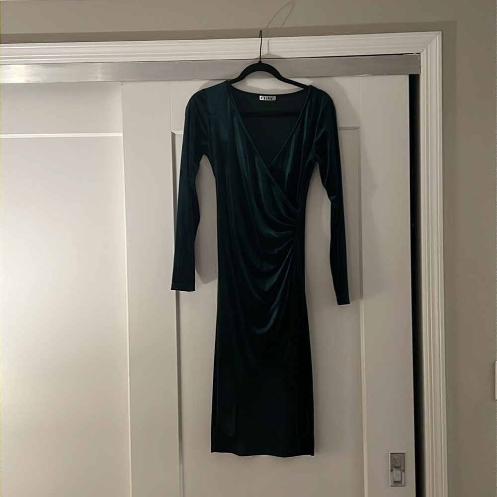 CYiNU Dress - Picture 2 of 3